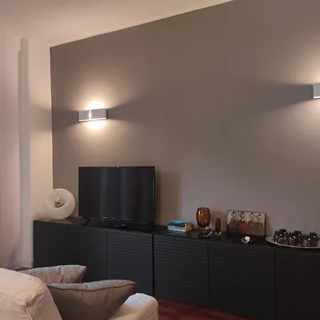 Centralissimo E Confortevole, Fronte Petruzzelli