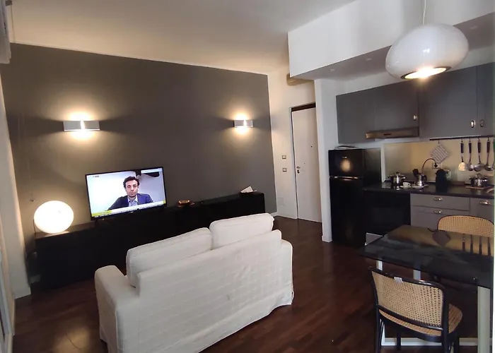 Centralissimo E Confortevole, Fronte Petruzzelli * Bari