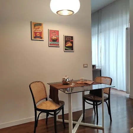 Centralissimo E Confortevole, Fronte Petruzzelli