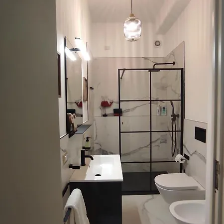 Centralissimo E Confortevole, Fronte Petruzzelli